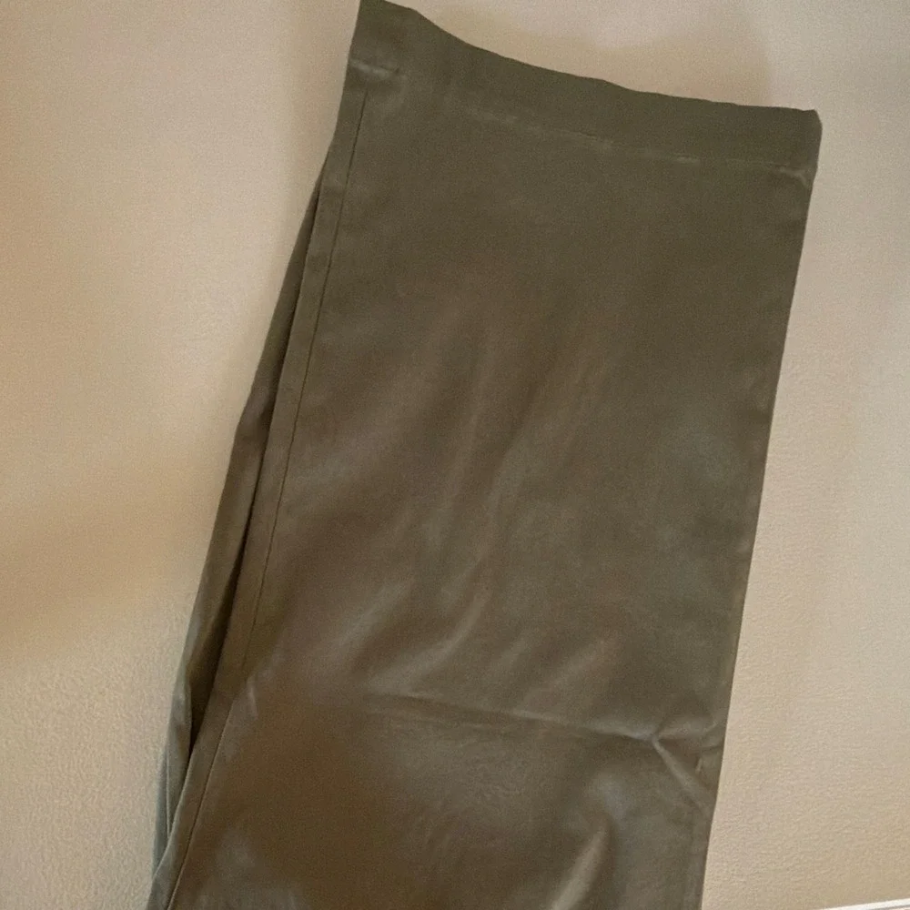 Banana Republic Men's 42x32 Green Twill Stretch Chino Straight Flat Front Pants